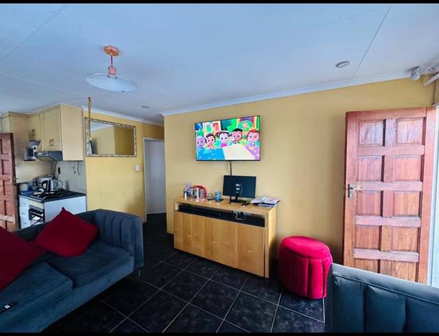 5 BEDROOM HOUSE FOR SALE IN ORMONDE VIEW